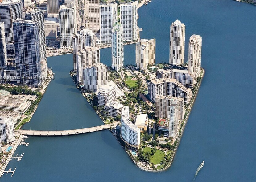 Building Photo - 800 Claughton Island Dr