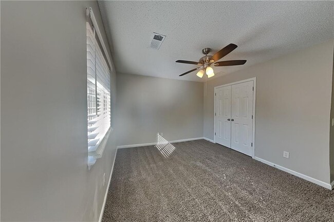 Building Photo - 390 Greenmont Cir