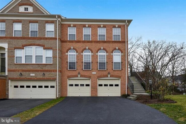 Building Photo - 22092 Avonworth Square