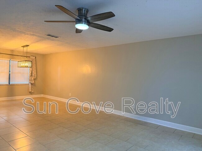 Building Photo - 4017 Paddlewheel Dr
