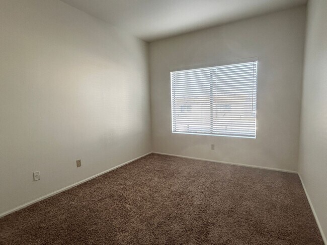 Building Photo - Spacious 2 Bedroom, 2 Bathroom Condo