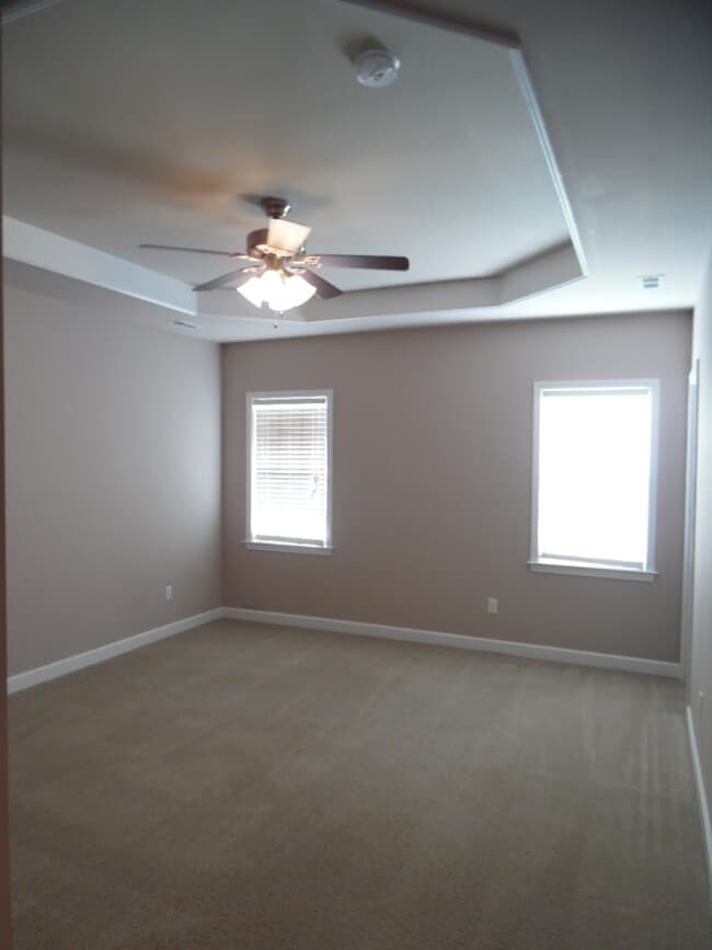 Building Photo - 3 BR 2 BA Highlands at Queen Creek home!