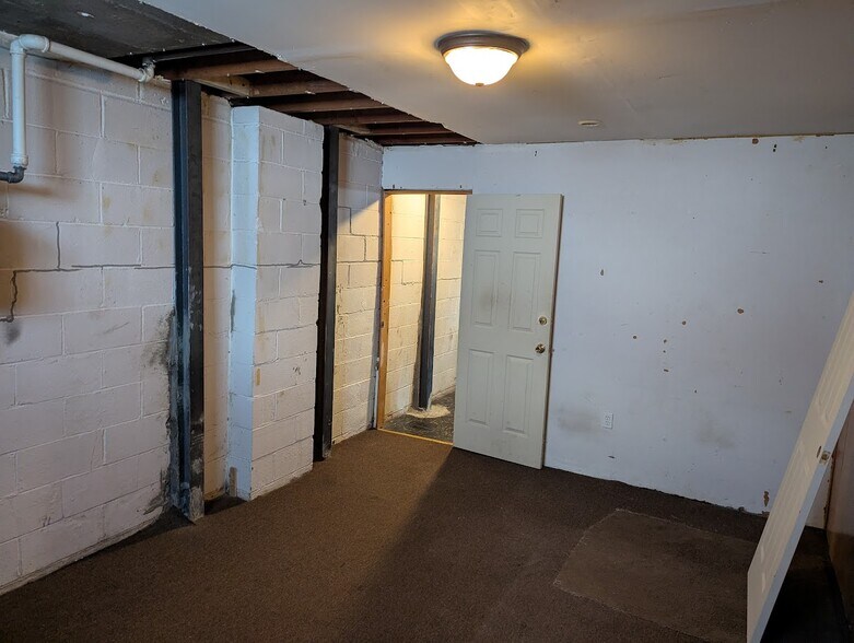 Building Photo - 4081 Clifton Ave