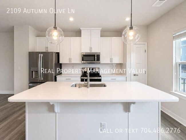 Building Photo - 2109 Autumn Olive Ln