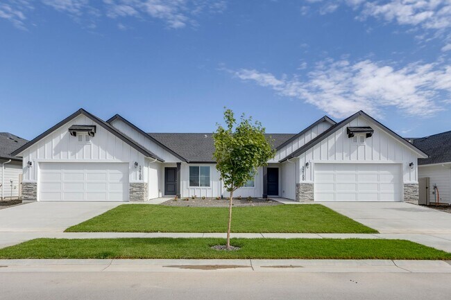 Building Photo - Adorable and affordable attached townhome for rent in Nampa! A must see!