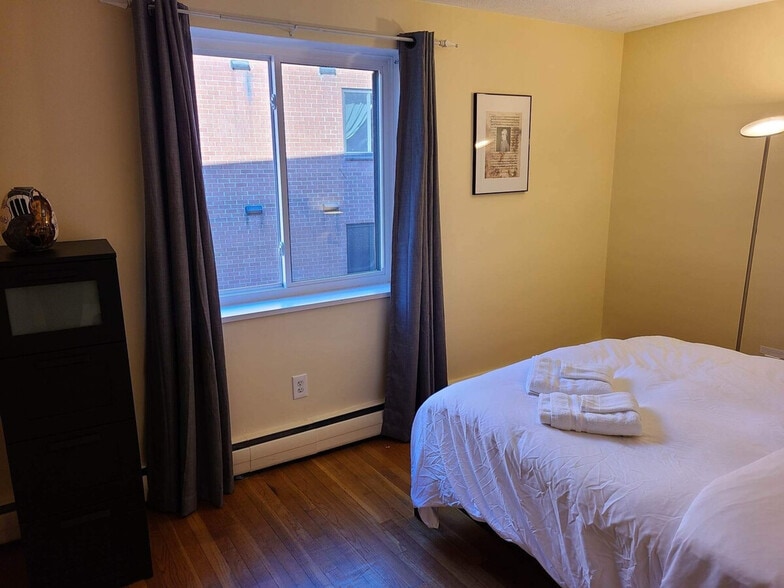 Building Photo - 197 Kent St