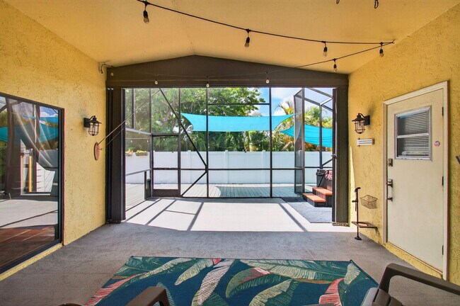 Building Photo - 10332 Islander Dr