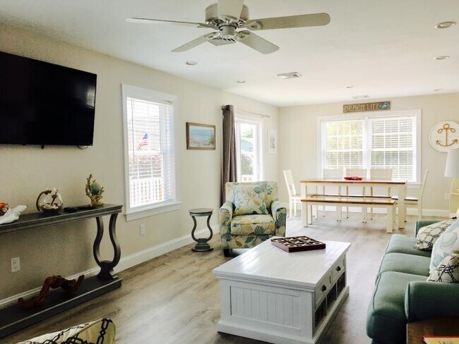 Building Photo - 34 Elizabeth Rd