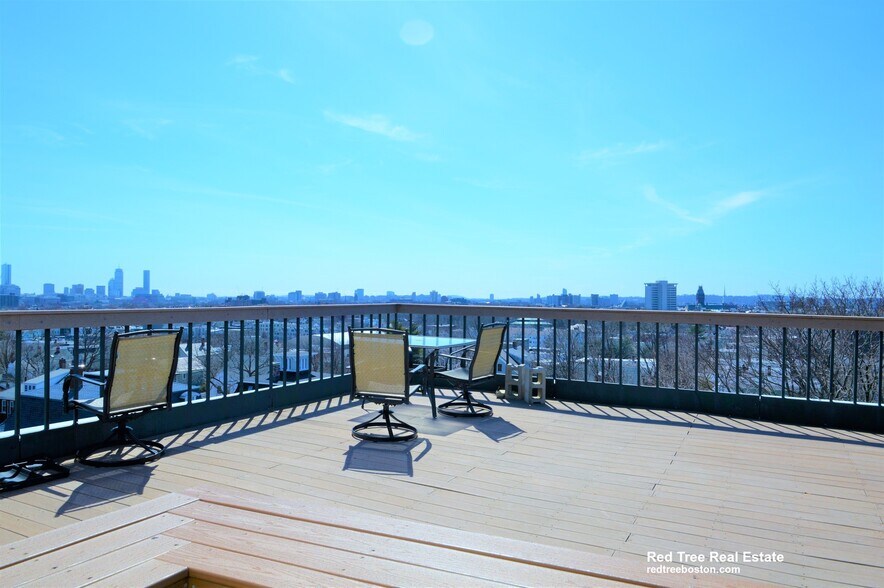 Building Photo - 35 Belmont St