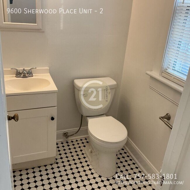 Building Photo - 9600 Sherwood Pl