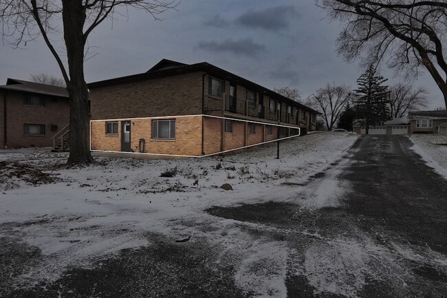 Building Photo - 322 Maple Dr