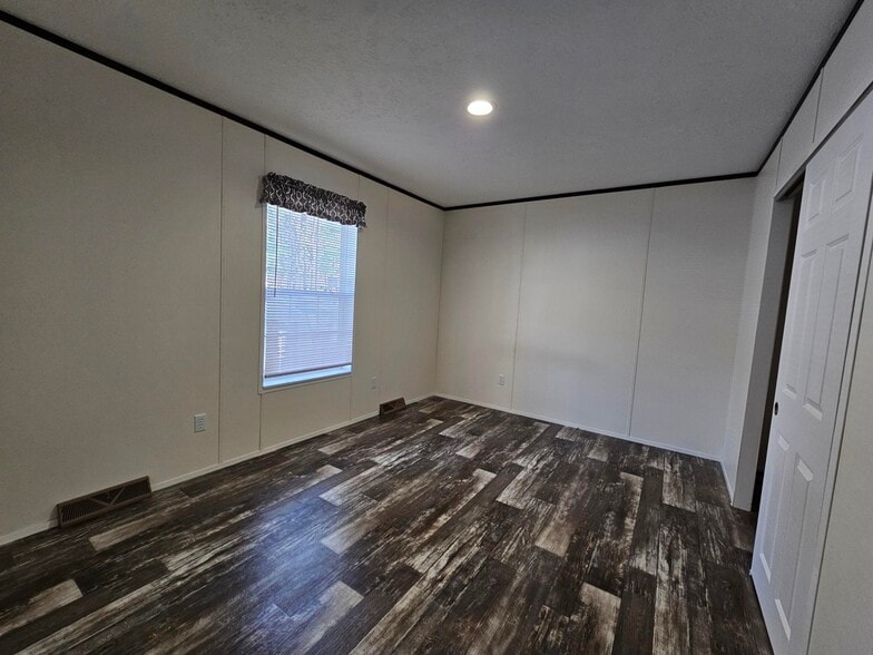 Building Photo - 244 Blossom Ln