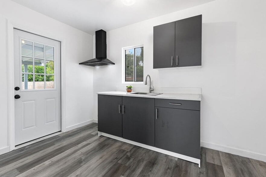 Building Photo - 611 Kimlin Dr