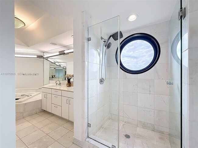 Building Photo - 2800 Island Blvd