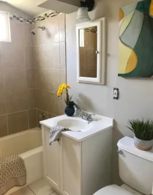 Building Photo - 2226 N Circle Dr