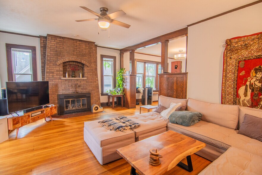 Building Photo - 5940 5th Ave