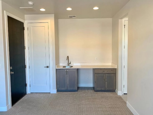 Building Photo - 983 Jonathon Dr