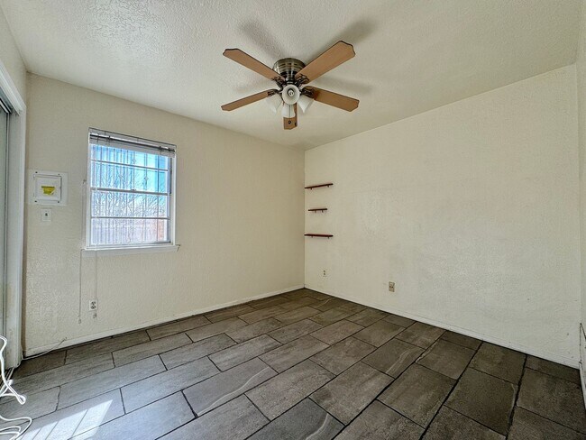 Building Photo - 2418 Pittsburg Ave