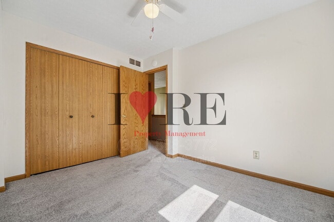 Building Photo - 3048 Hollybank Rd