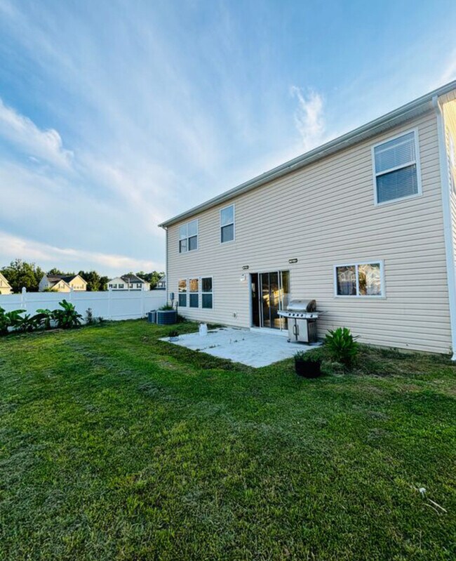 Building Photo - SPECIAL!!!!!$500 OFF SECOND MONTHS RENT!!!!!! 5BR 2.5BA w/ Fenced Yard • Loft in Raleigh