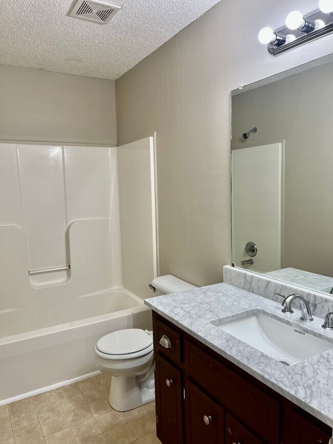 Building Photo - Newly Renovated Home Off Trenton Rd!