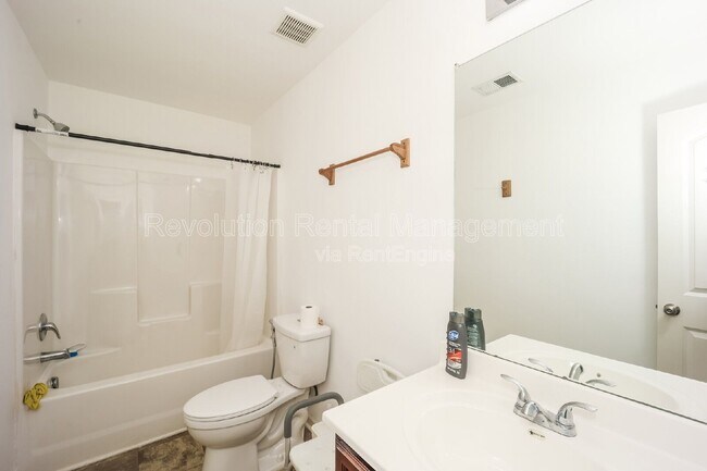 Building Photo - 2835 S Hills