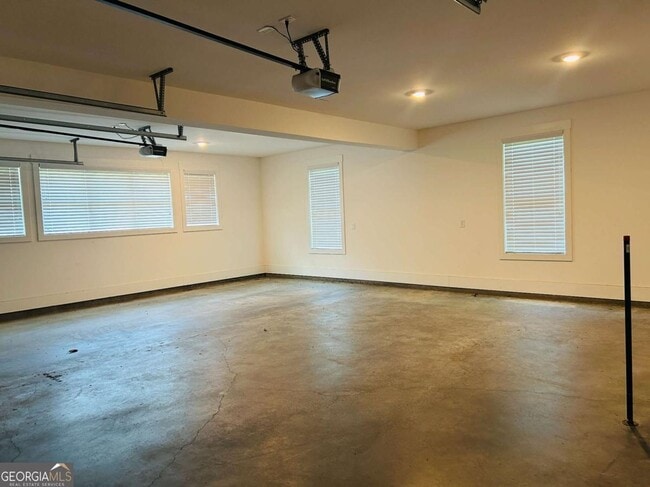 Building Photo - 16 Anchor Ct