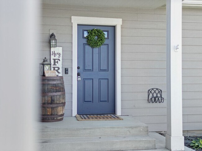 Building Photo - Beautiful home 5MILE/Big Yard & Garage