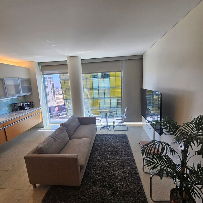 Building Photo - Furnished studio on the Las Vegas Strip