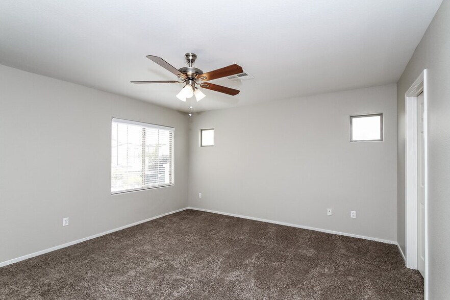 Building Photo - 10016 Bonterra Ave