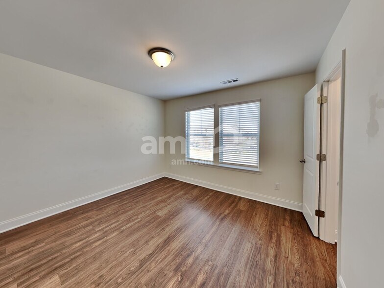 Building Photo - 5113 Jack Byrnes Dr