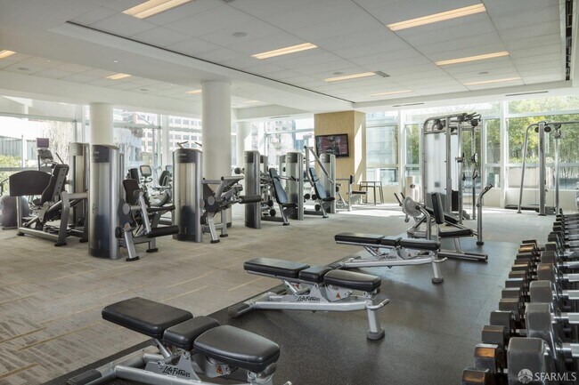 Building Photo - 301 Mission St