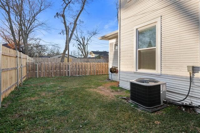 Building Photo - 915 N Center St