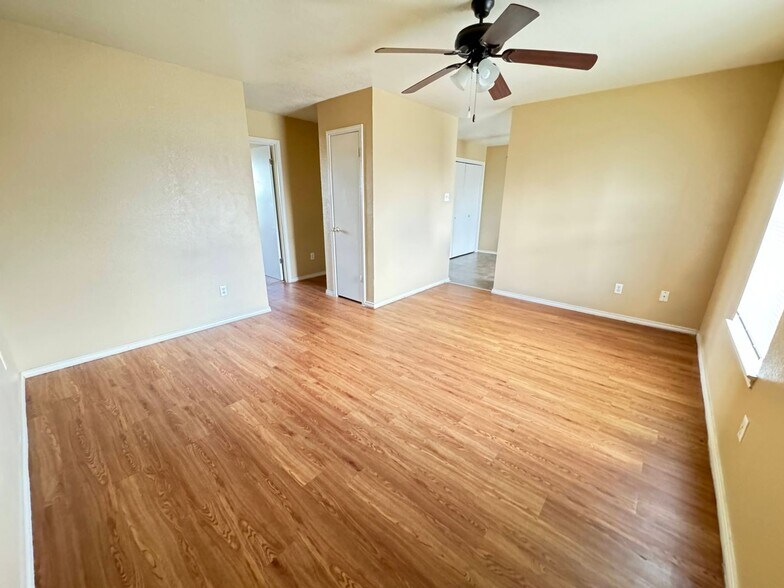 Building Photo - 1601 Cedarhill Dr