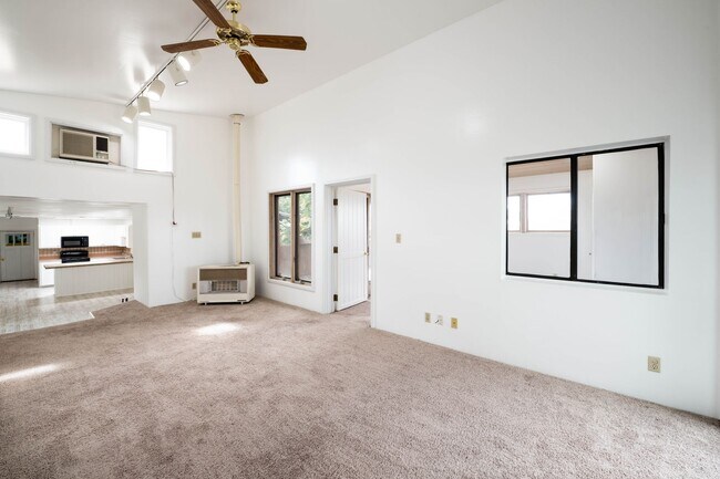 Building Photo - Sunlit One-Bedroom Gem