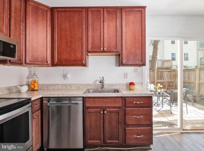 Building Photo - 1468 Lowell Ct