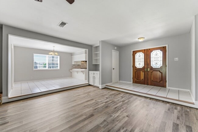 Building Photo - 18 Panorama Dr