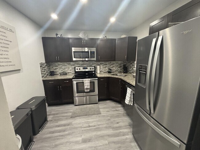 Building Photo - 3751 Cocoplum Cir