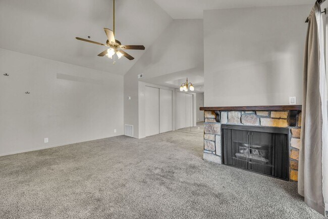 Building Photo - POWDERWOOD 1 BEDROOM