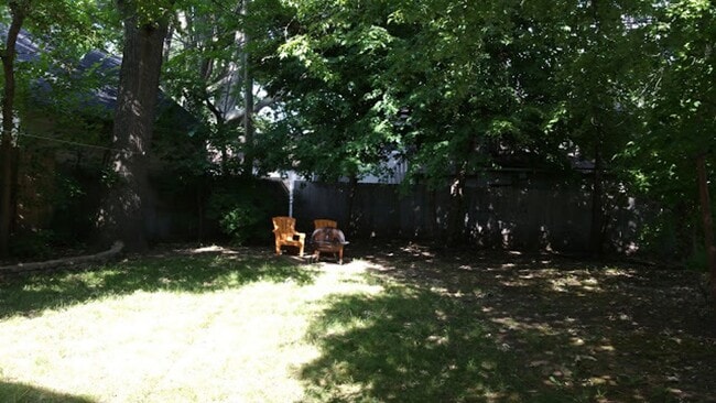 Building Photo - Royal Oak Duplex - Fairgrove
