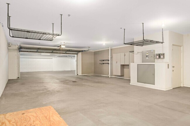Building Photo - 10855 Falling Water Ln