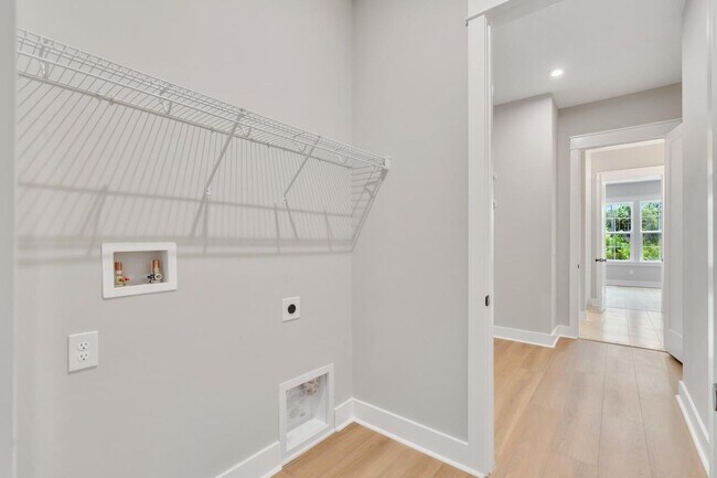 Building Photo - 299 Suwannee Dr