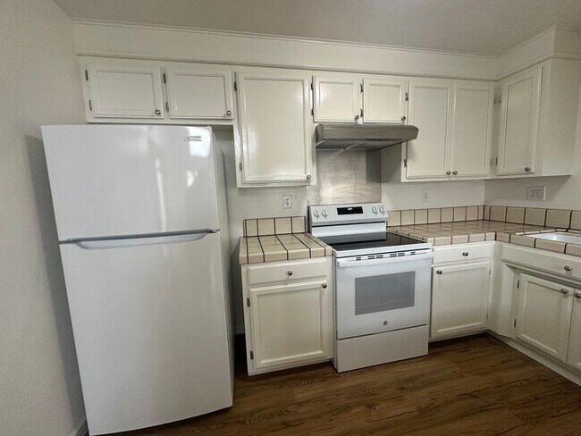 Building Photo - 547 De Leon Dr