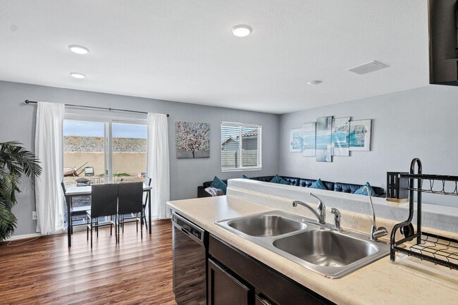 Building Photo - 30517 N Oak Dr