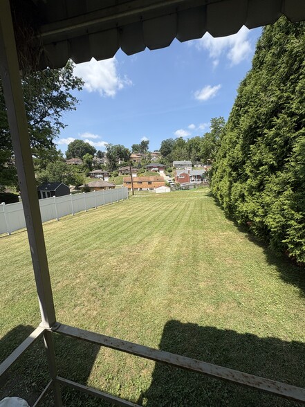 Building Photo - 1624 Sillview Dr