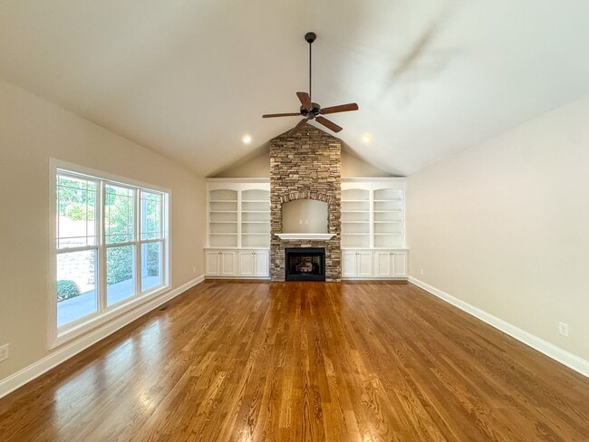 Building Photo - Gorgeous 4 Bed 2.5 Bath Home in Pinehurst