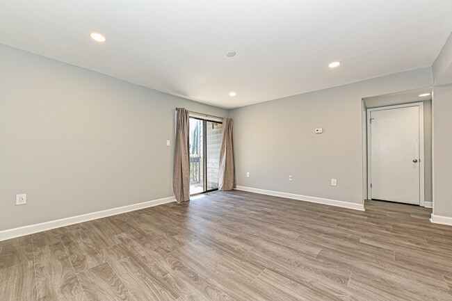 Building Photo - 5020-E Sardis Rd