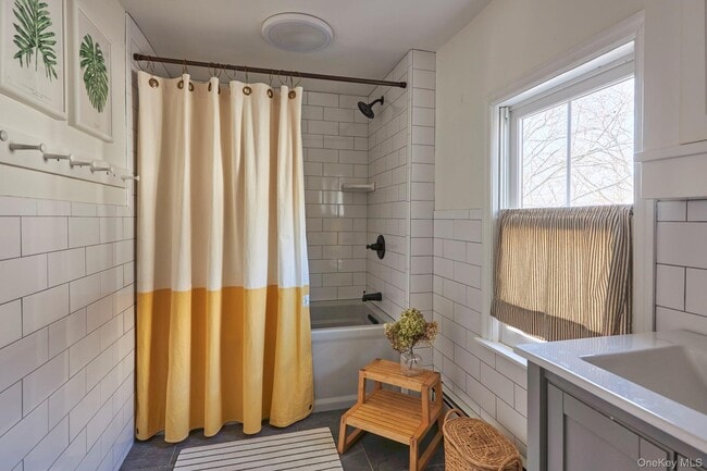 Building Photo - 41 Grinnell St