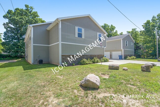 Building Photo - 1203 Kimbark Ave