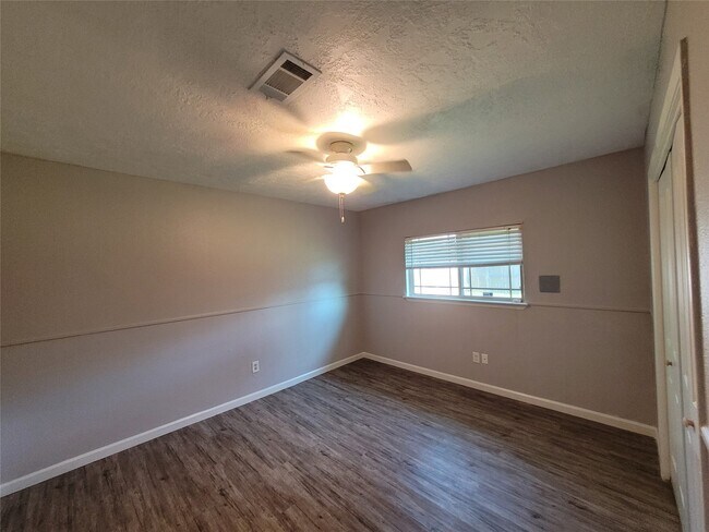Building Photo - 9843 Mill Shadow Dr
